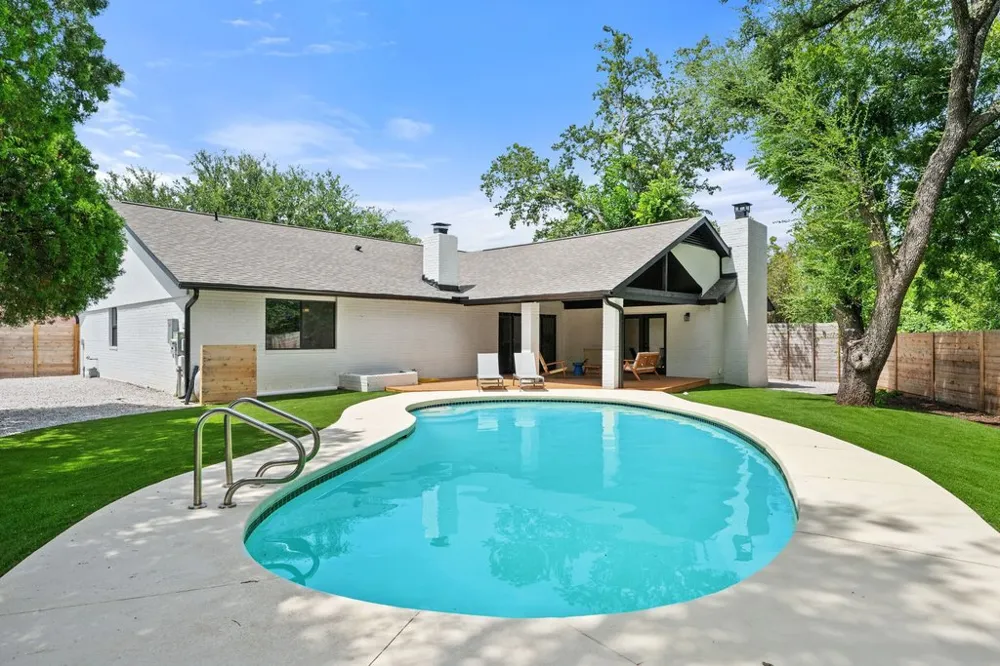 6303 Cannes Circle Austin, TX 78745