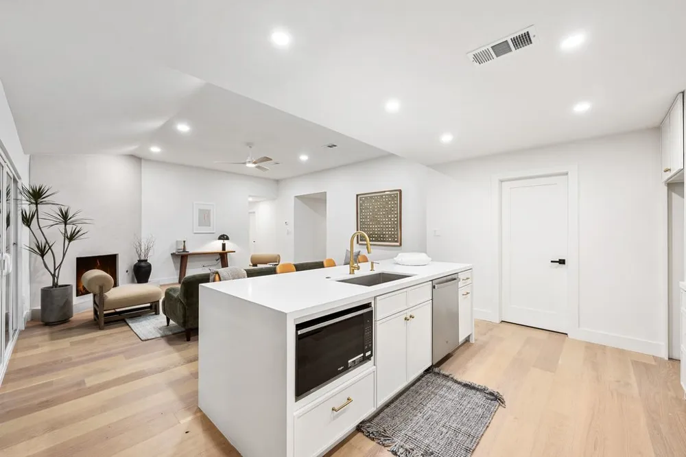 6303 Cannes Circle Austin, TX 78745