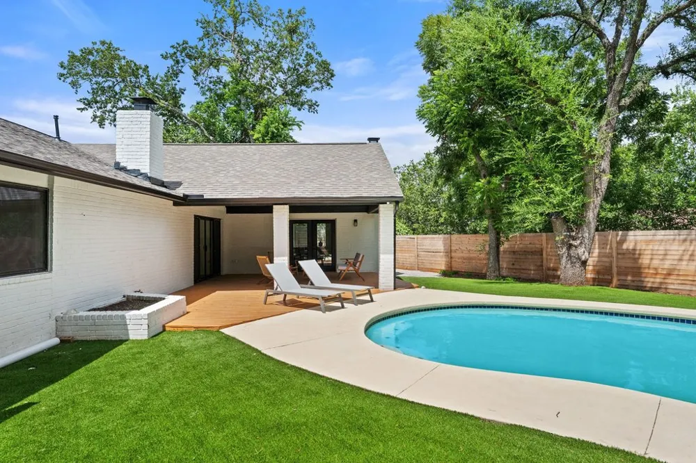 6303 Cannes Circle Austin, TX 78745