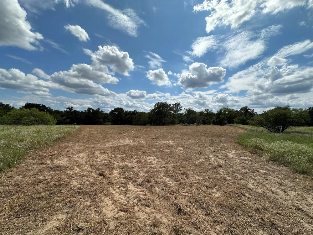 590 Coastal Lane Luling, TX 78648