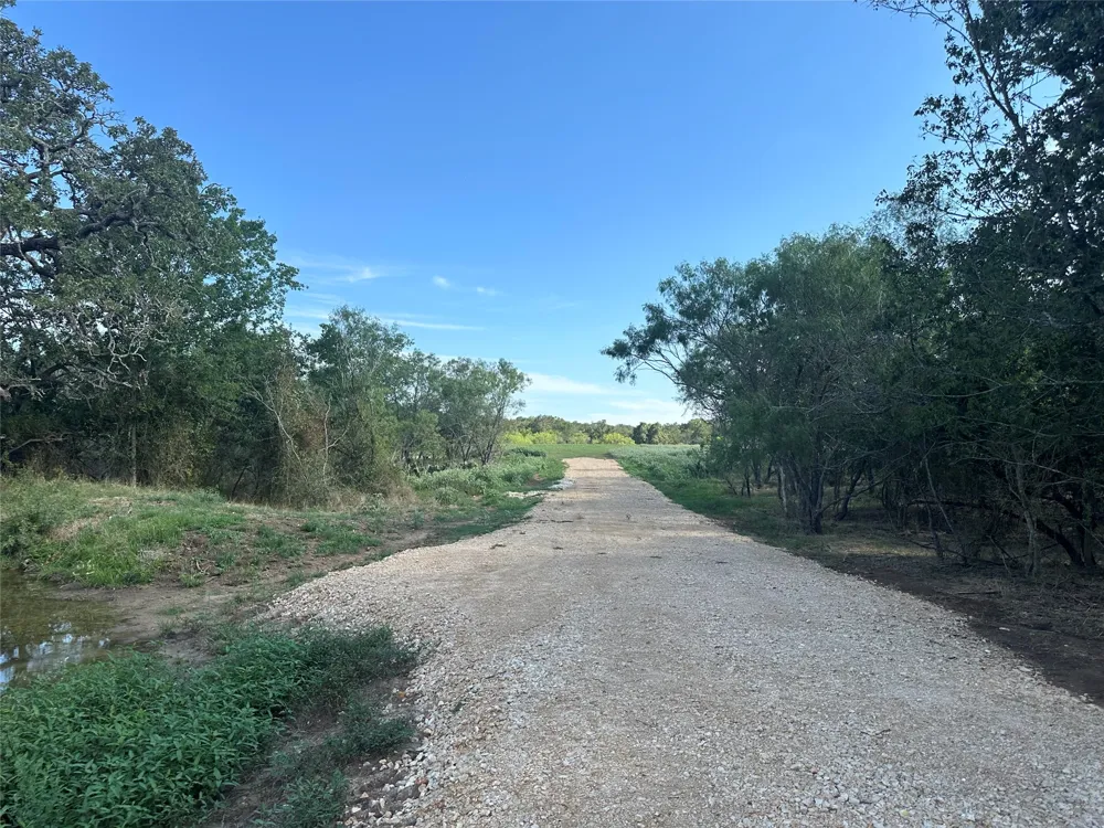 590 Coastal Lane Luling, TX 78648