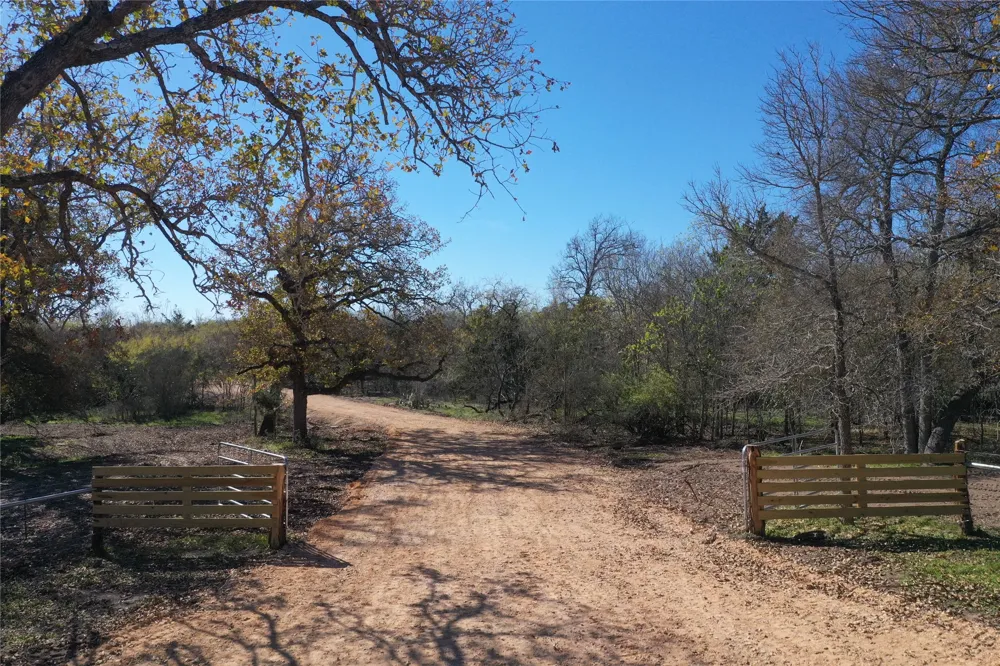 590 Coastal Lane Luling, TX 78648