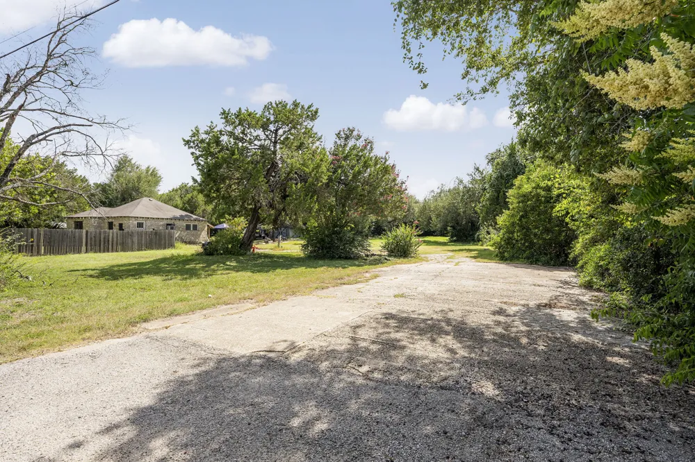1305 High Chaparral Drive Leander, TX 78641