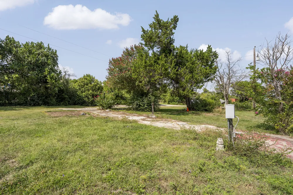 1305 High Chaparral Drive Leander, TX 78641