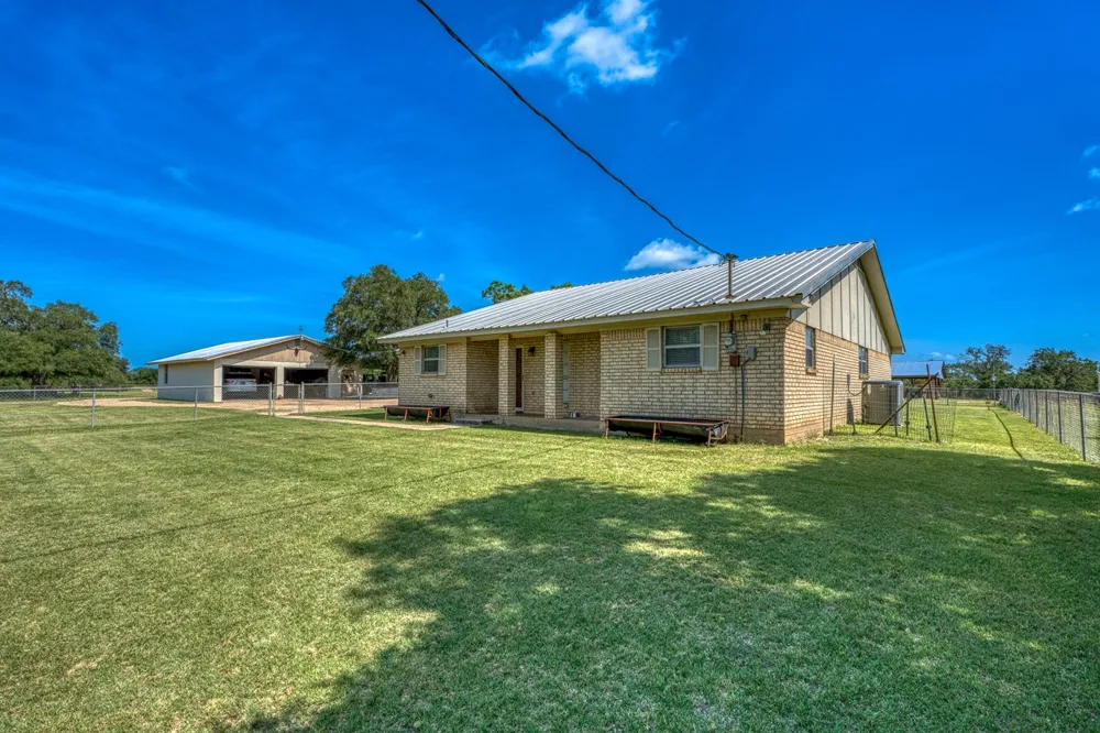 1498 Elmer King Road Belton, TX 76513