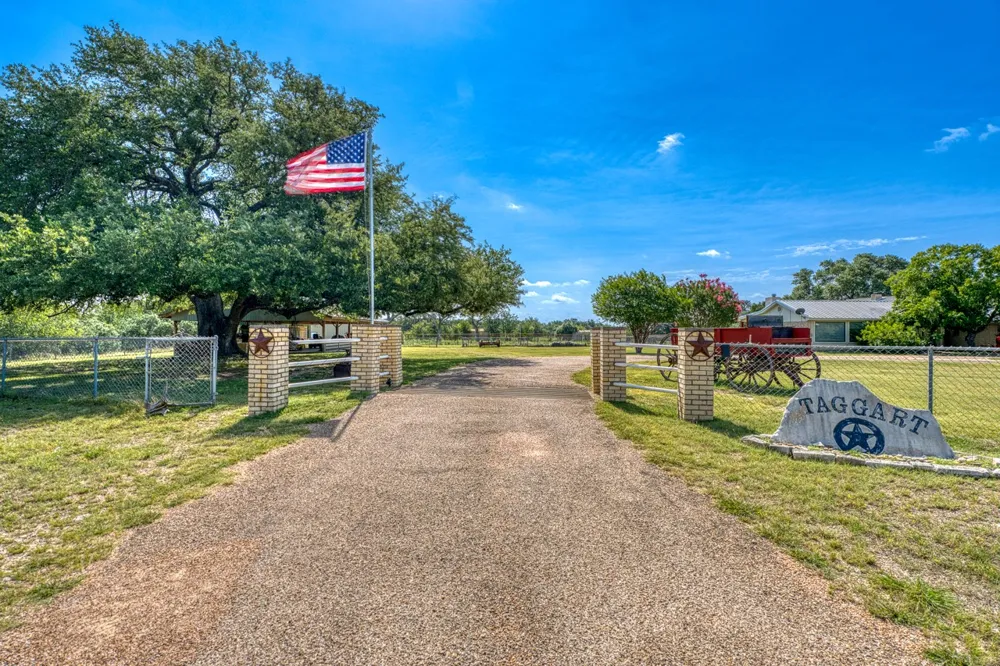 1498 Elmer King Road Belton, TX 76513