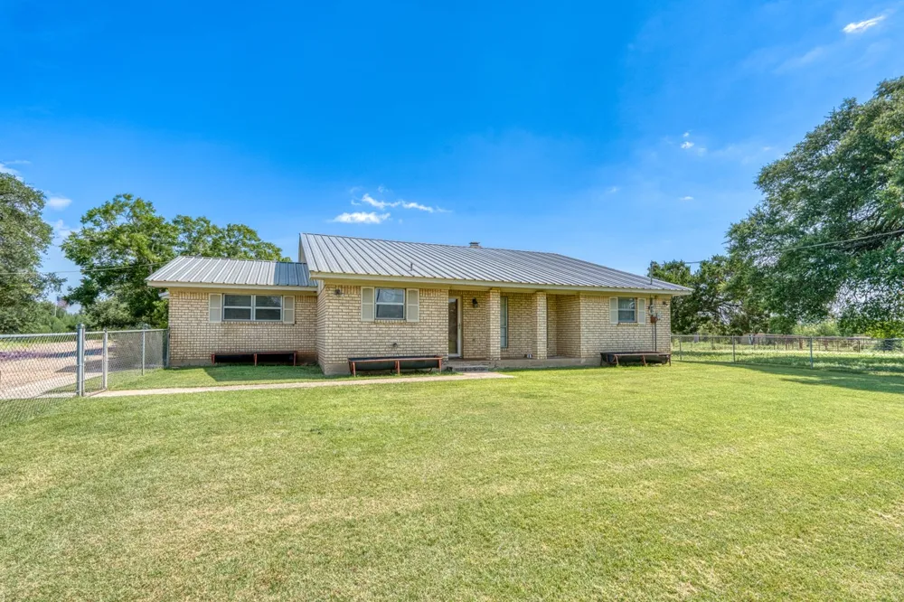 1498 Elmer King Road Belton, TX 76513