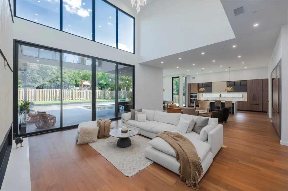 614 Robin Dale Drive Lakeway, TX 78734