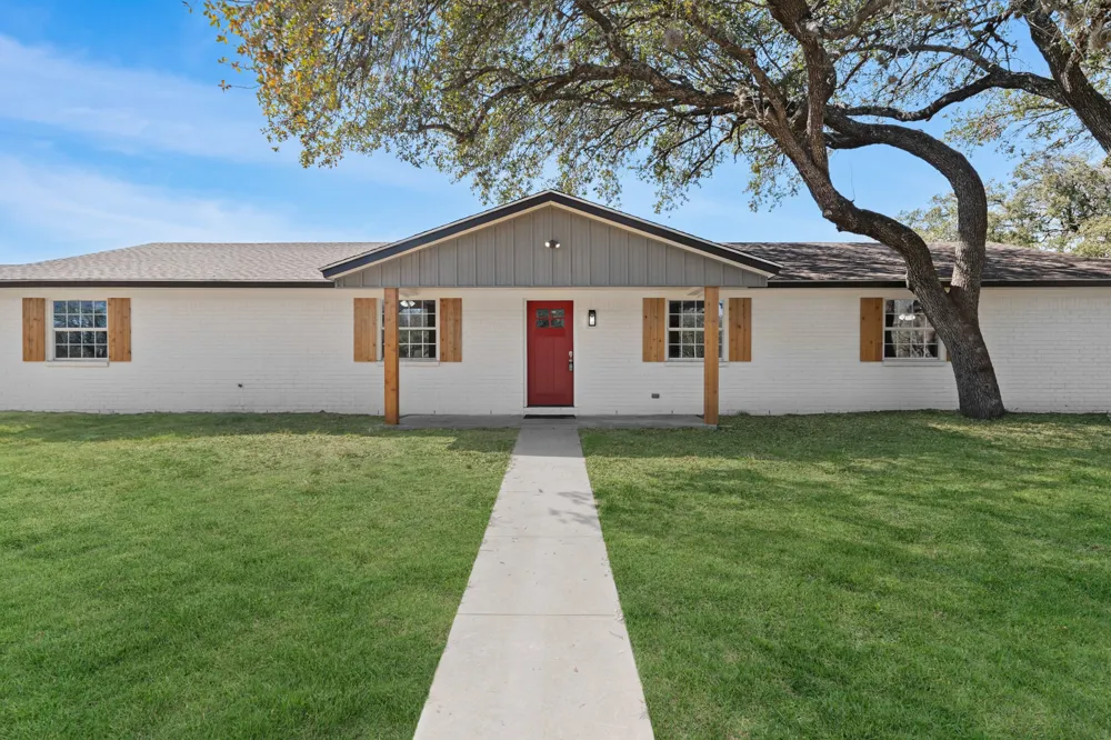 113 Crestline Drive Pleasanton, TX 78064
