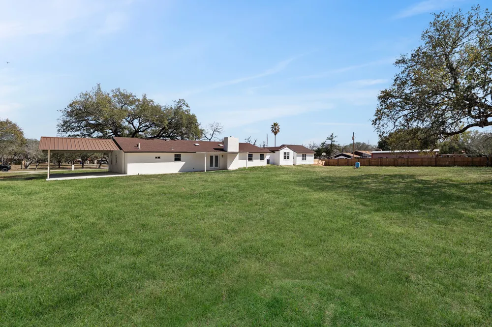 113 Crestline Drive Pleasanton, TX 78064