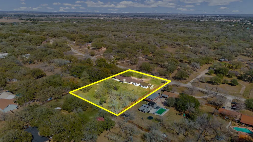 113 Crestline Drive Pleasanton, TX 78064