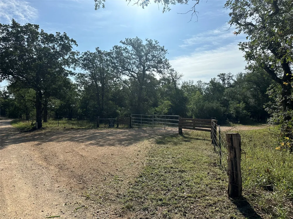 650 Coastal Lane Luling, TX 78648