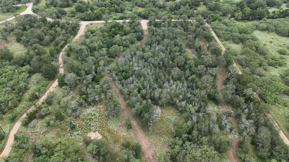 650 Coastal Lane Luling, TX 78648