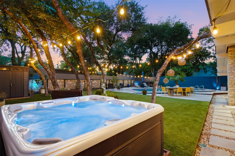 412 Ridgewood Road West Lake Hills, TX 78746