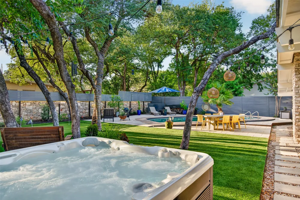 412 Ridgewood Road West Lake Hills, TX 78746