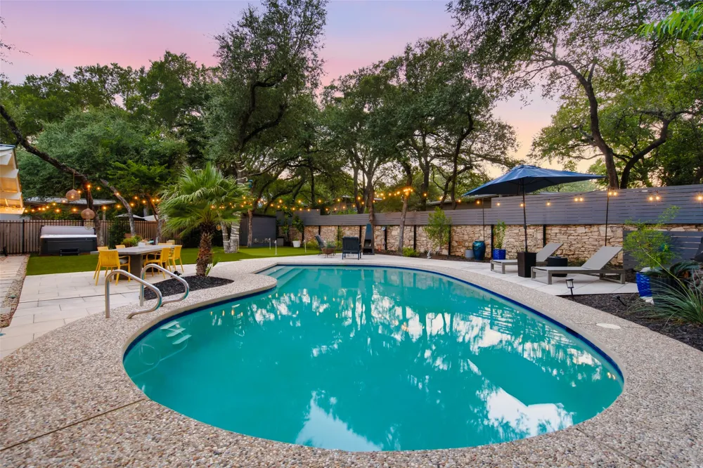 412 Ridgewood Road West Lake Hills, TX 78746