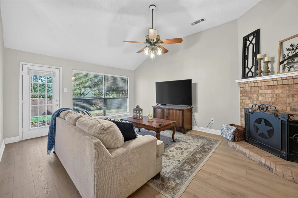 2103 Meadowview Drive Corinth, TX 76210
