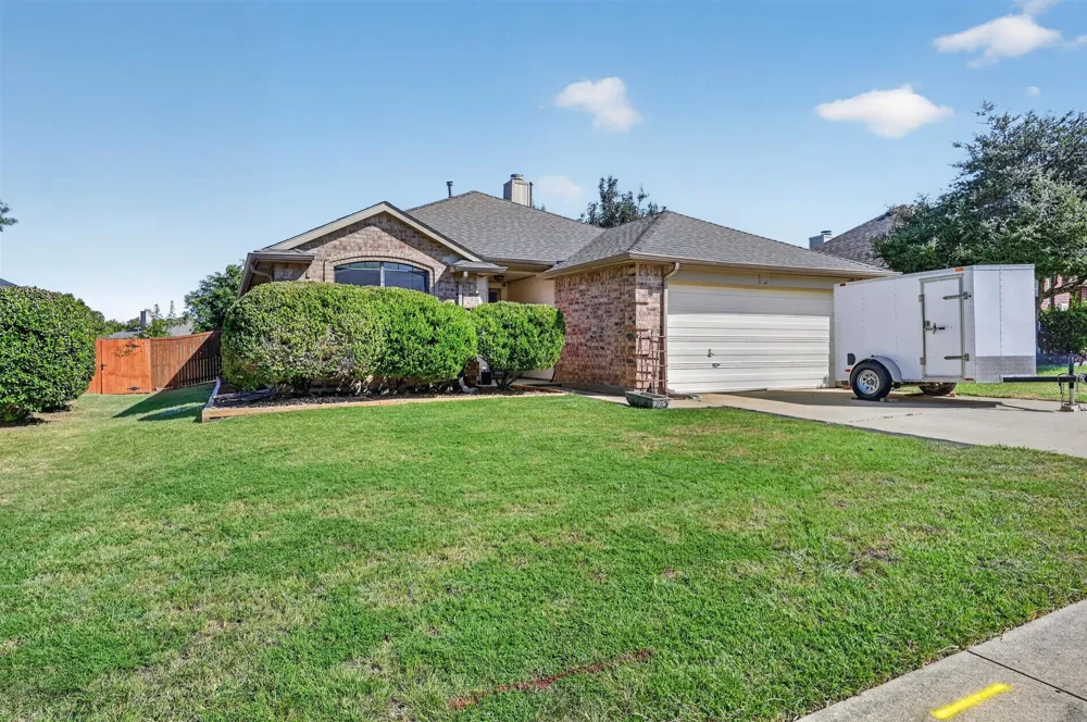2103 Meadowview Drive Corinth, TX 76210