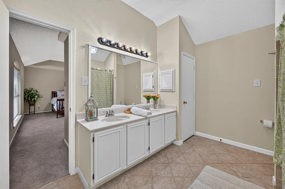 2103 Meadowview Drive Corinth, TX 76210