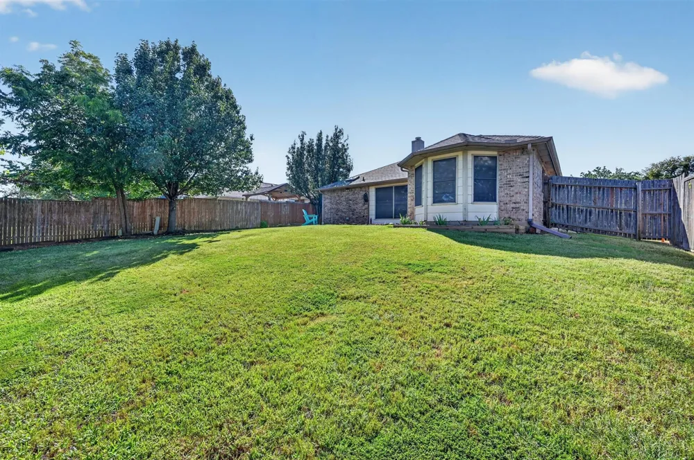 2103 Meadowview Drive Corinth, TX 76210