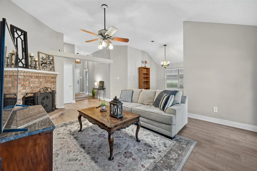 2103 Meadowview Drive Corinth, TX 76210