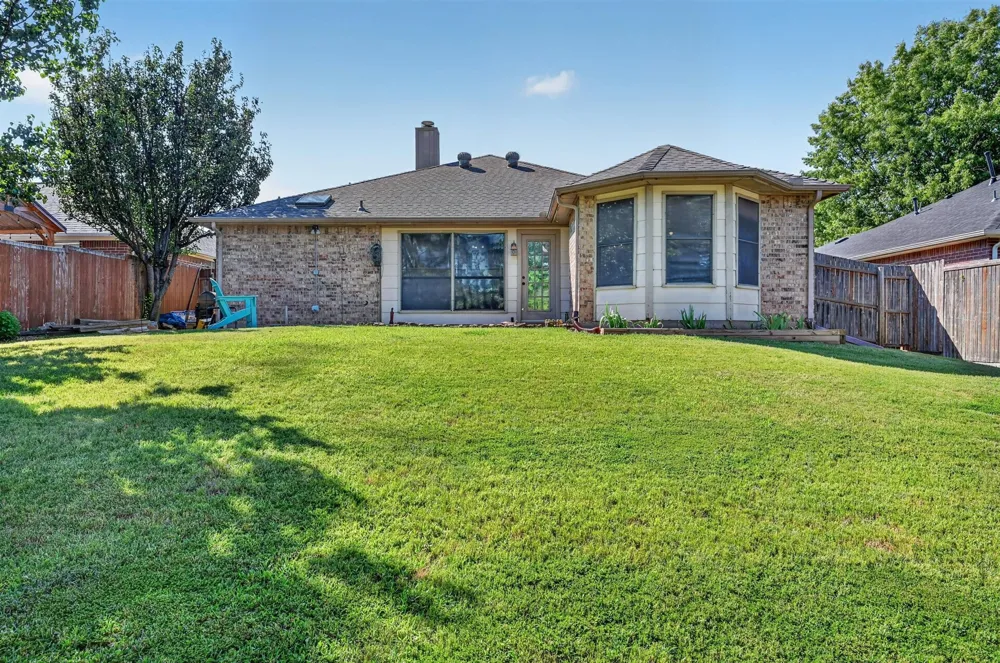 2103 Meadowview Drive Corinth, TX 76210
