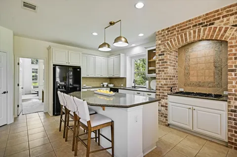 17120 Northlake Hills Drive
