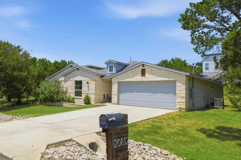 20812 Twisting Trail Lago Vista, TX 78645