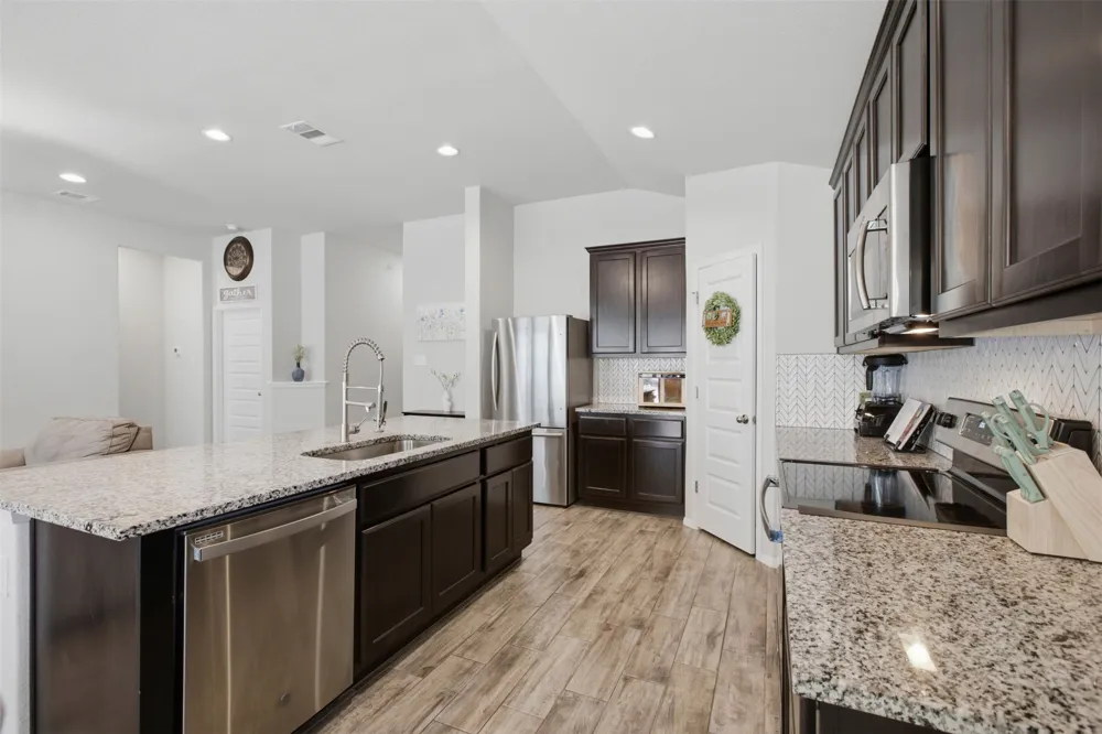 20812 Twisting Trail Lago Vista, TX 78645