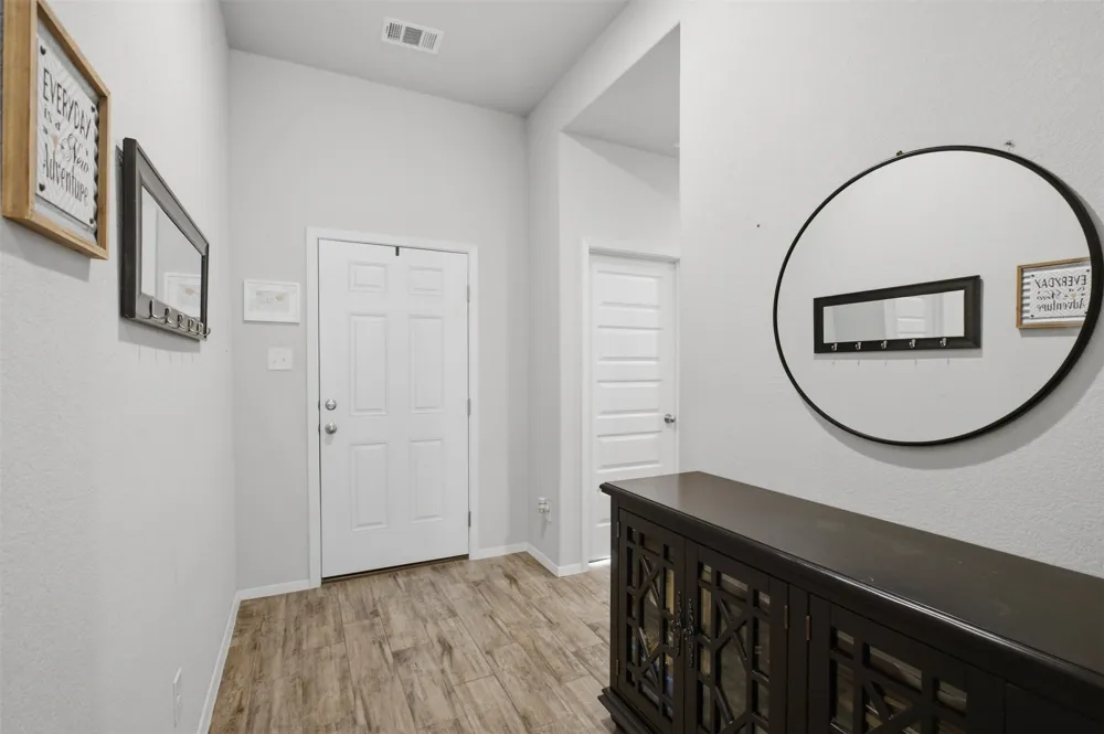 20812 Twisting Trail Lago Vista, TX 78645