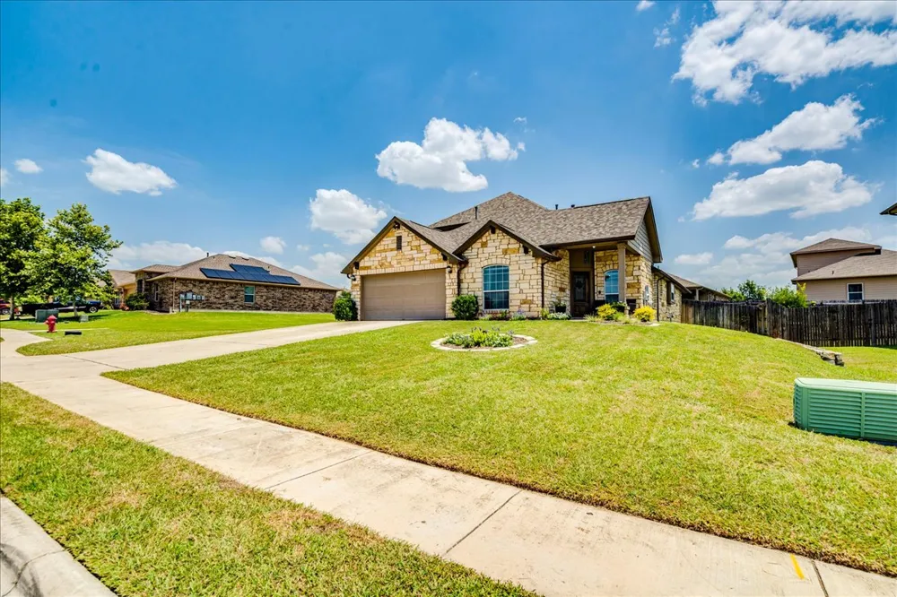 154 Screech Owl Drive Kyle, TX 78640