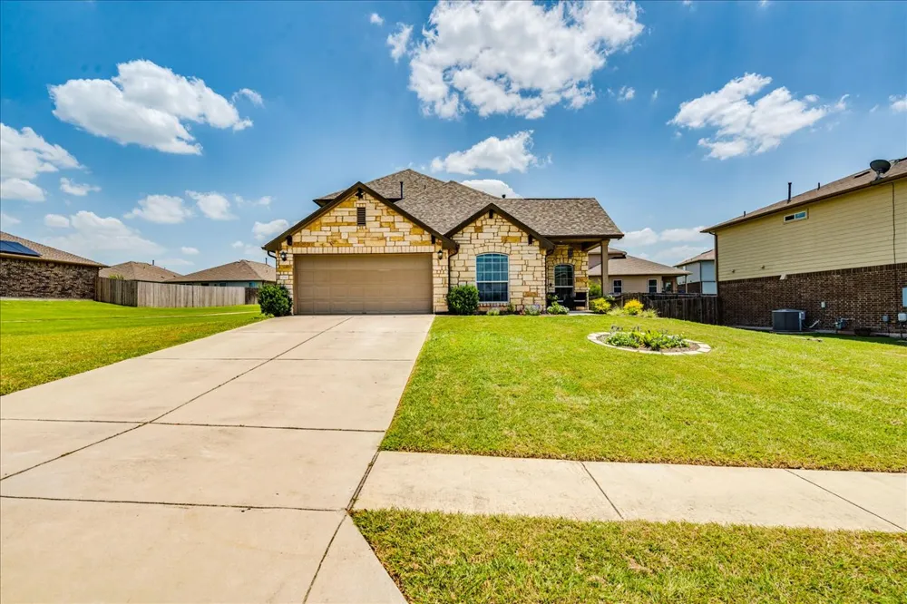 154 Screech Owl Drive Kyle, TX 78640