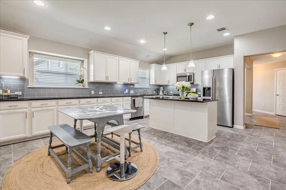 154 Screech Owl Drive Kyle, TX 78640