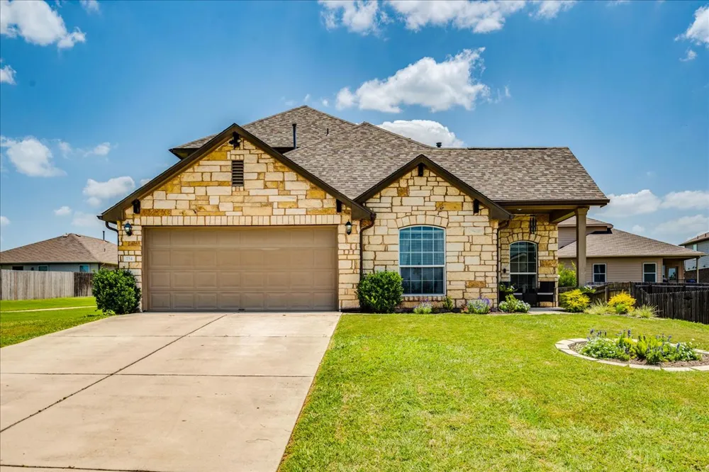 154 Screech Owl Drive Kyle, TX 78640