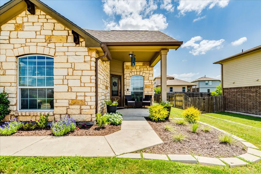 154 Screech Owl Drive Kyle, TX 78640
