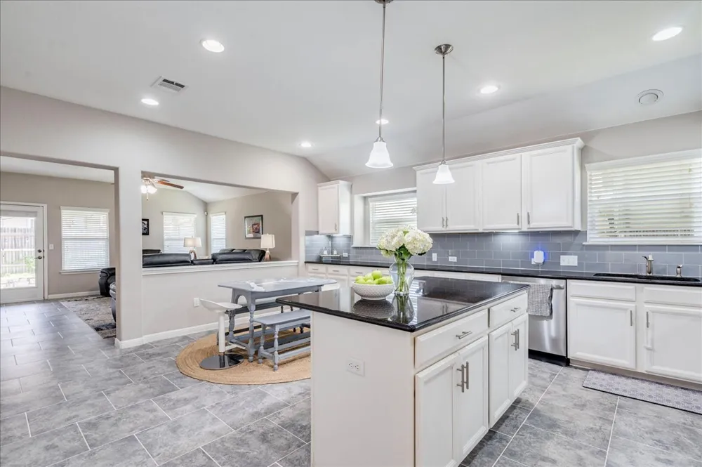 154 Screech Owl Drive Kyle, TX 78640