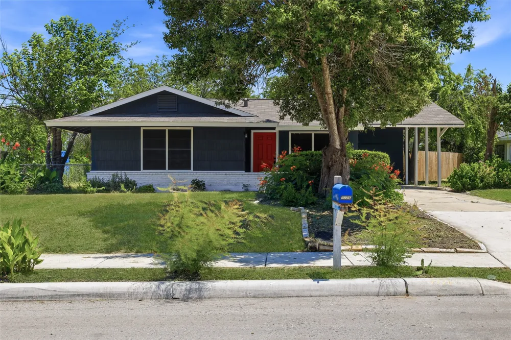 7126 W WESTBRIAR STREET San Antonio, TX 78227