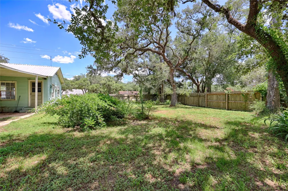 5810 Avenue E Sheridan, TX 77475