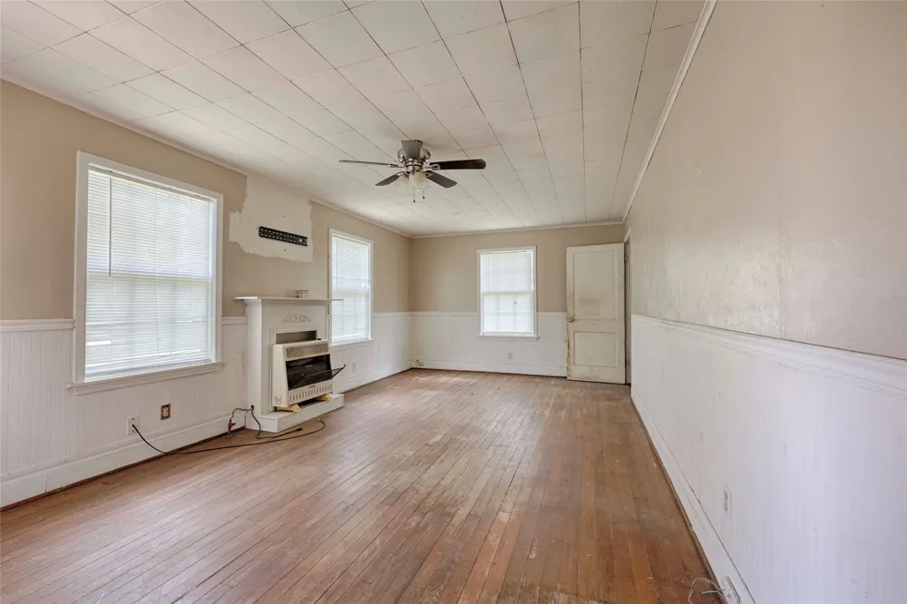 5810 Avenue E Sheridan, TX 77475