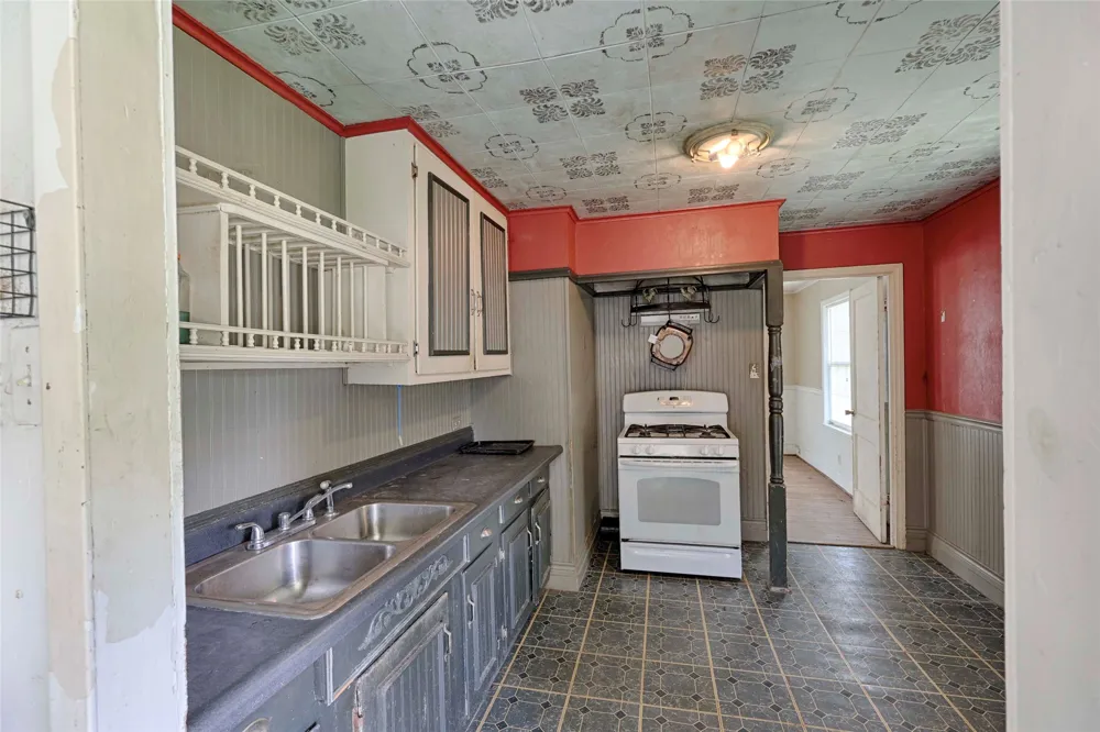 5810 Avenue E Sheridan, TX 77475