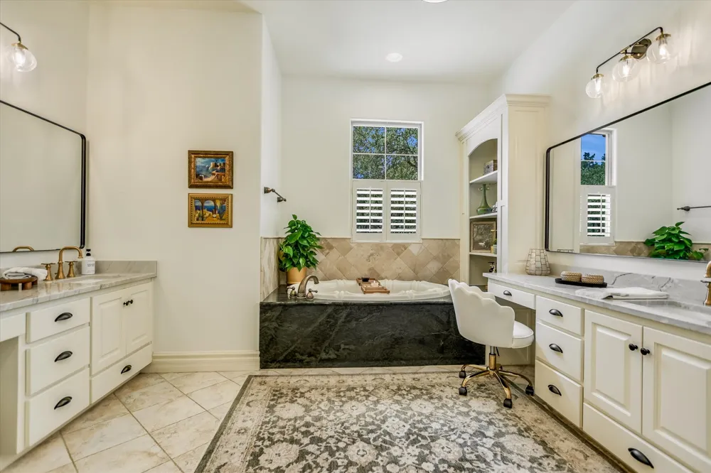 817 Woodcreek Ranch Road Wimberley, TX 78676