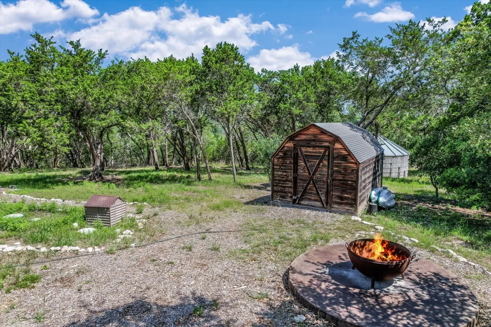817 Woodcreek Ranch Road Wimberley, TX 78676