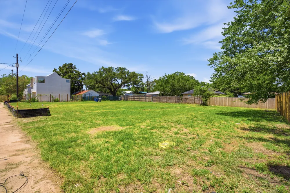 6206 Ponca Street Austin, TX 78741