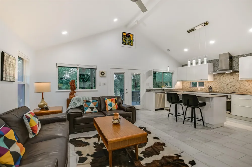 4301 Lone Man Mountain Road Wimberley, TX 78676
