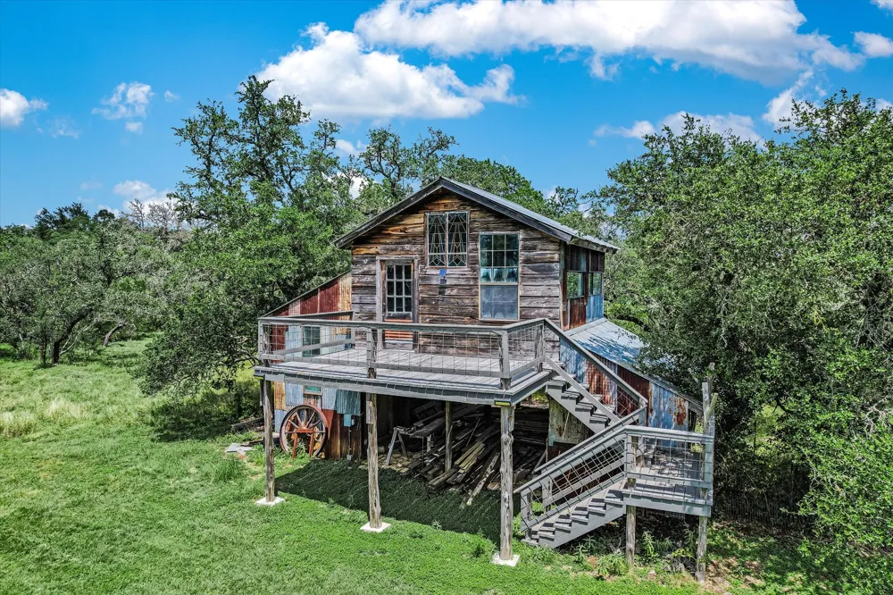 4301 Lone Man Mountain Road Wimberley, TX 78676