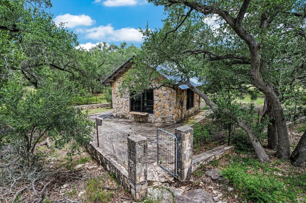 4301 Lone Man Mountain Road Wimberley, TX 78676