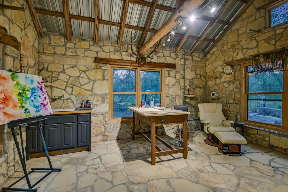 4301 Lone Man Mountain Road Wimberley, TX 78676