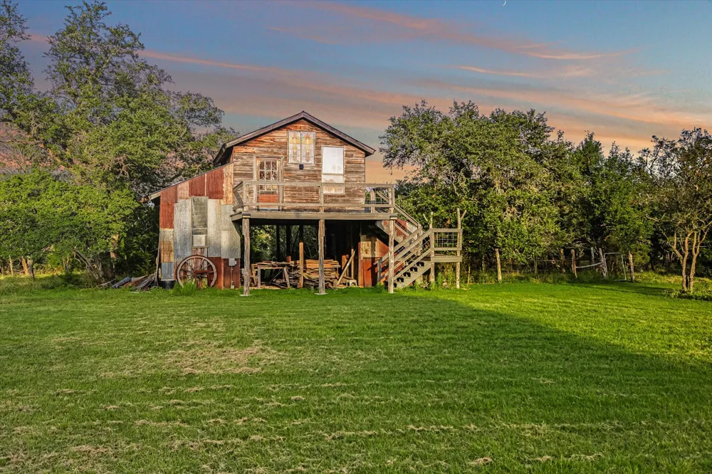 4301 Lone Man Mountain Road Wimberley, TX 78676