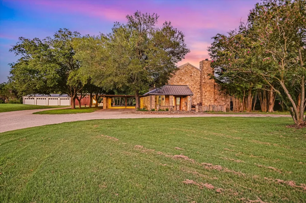 4301 Lone Man Mountain Road Wimberley, TX 78676