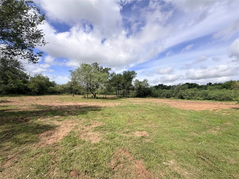 150 Pumper Road Luling, TX 78648